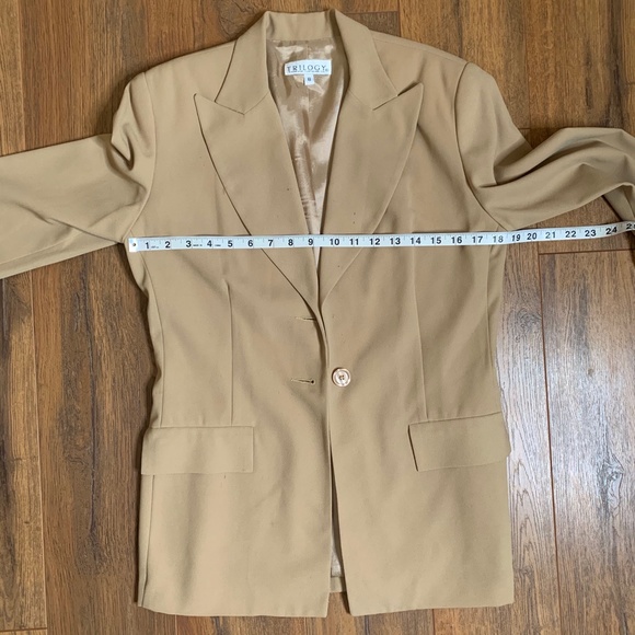 Trilogy | Tan Blazer size 8 - Picture 5 of 8
